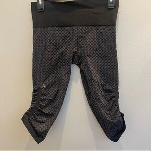 Lululemon In The Flow Crop Capri Leggings Size 6 per Measurements Dark Gray Yoga